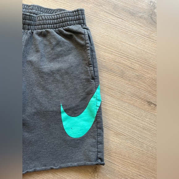 Retro Nike Shorts - Picture 4 of 6